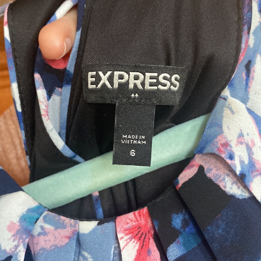 Express floral dress - Picture 6 of 6